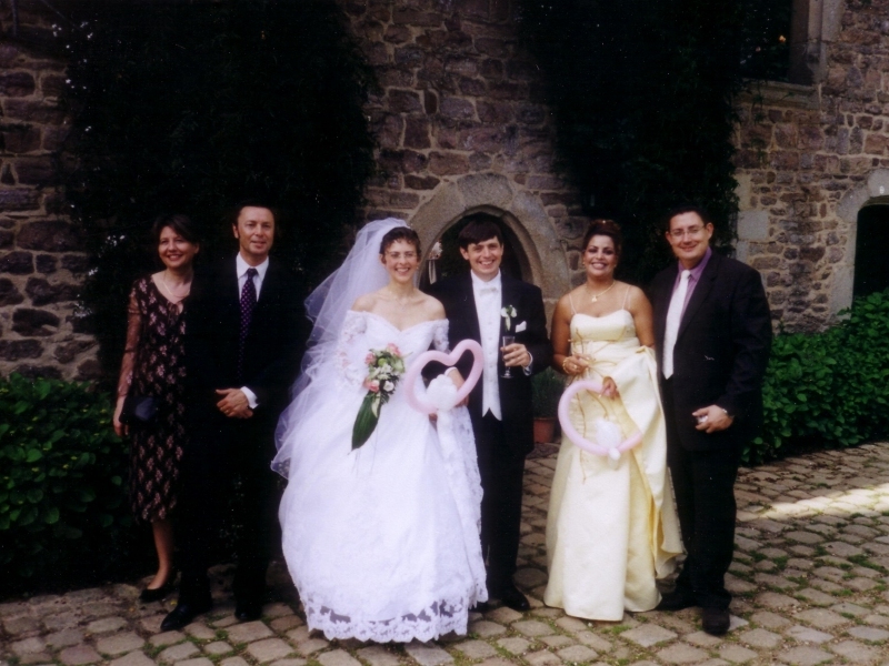 Les mari&eacute;s et leurs invit&eacute;s