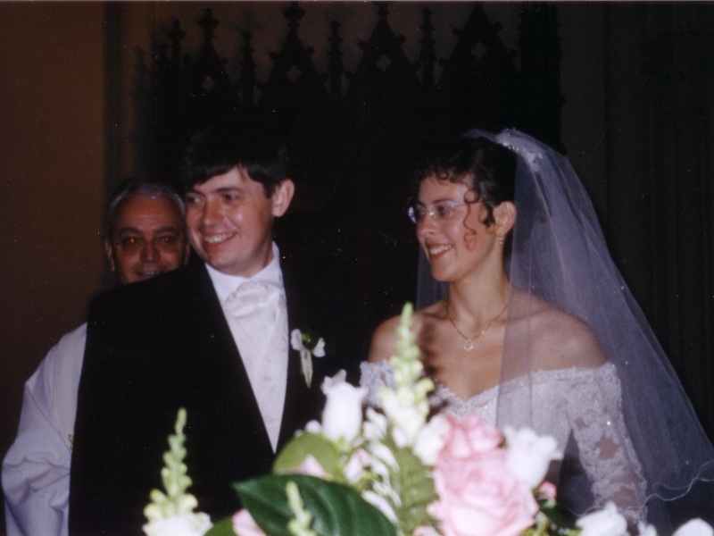 Les mari&eacute;s &agrave; l'&eacute;glise