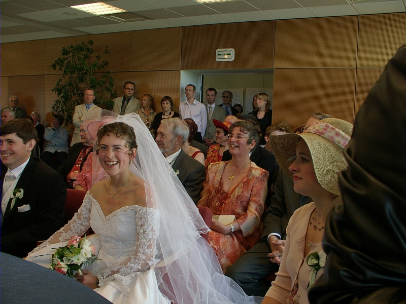 Les mari&eacute;s &agrave; la mairie