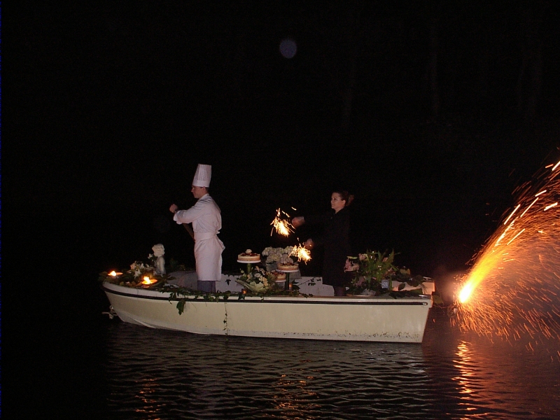 Arriv&eacute;e du g&acirc;teau